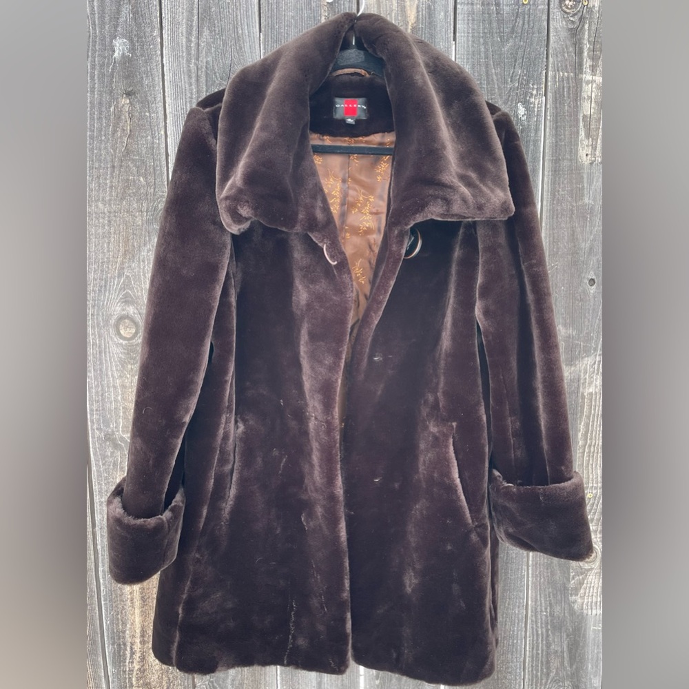 Gallery Faux Fur Women’s Coat
Size M